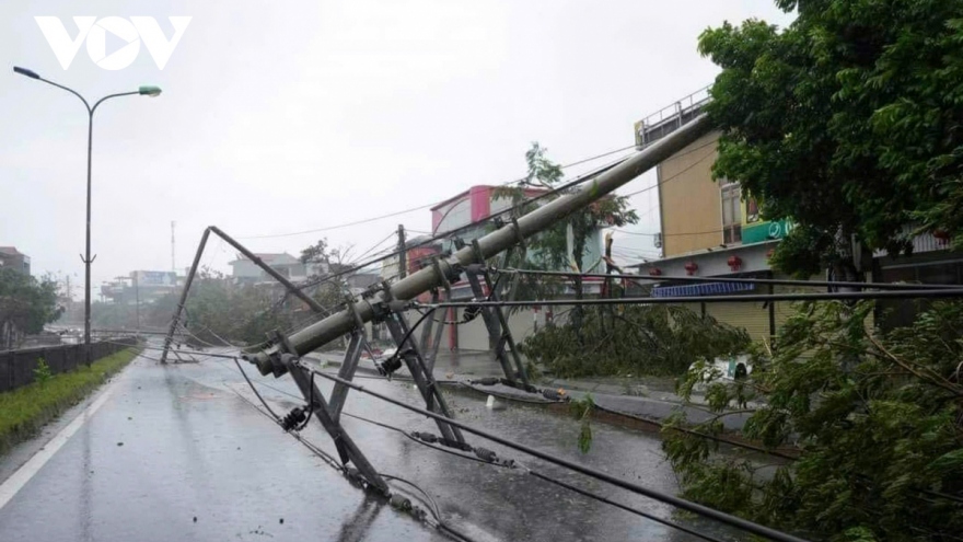 Hundreds of thousands left without power as Yagi batters Vietnam